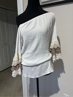 Umgee White Off-Shoulder Blouse with Crochet Bell Sleeves in Taupe Trim